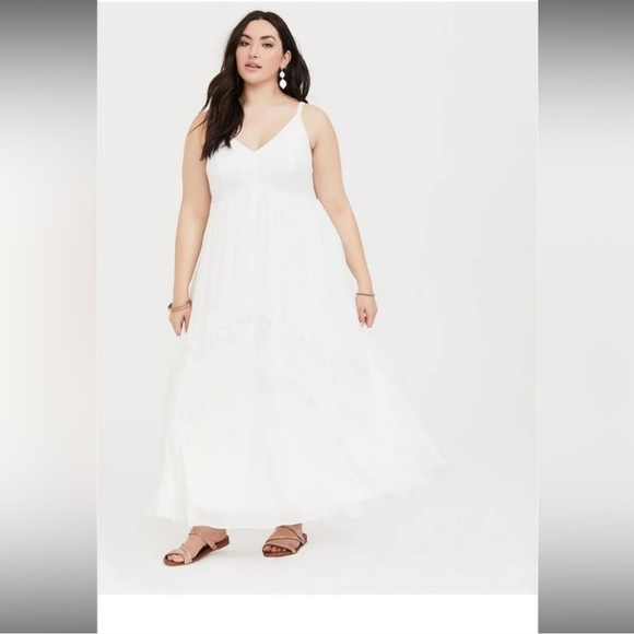 torrid Dresses & Skirts - NWT Torrid Ivory Sleeveless Chiffon Lace Inset Maxi Dress Size 1X